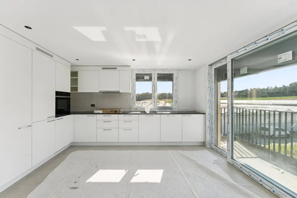 Wohnung 4,5 Zimmer mit Balkon und Landblick