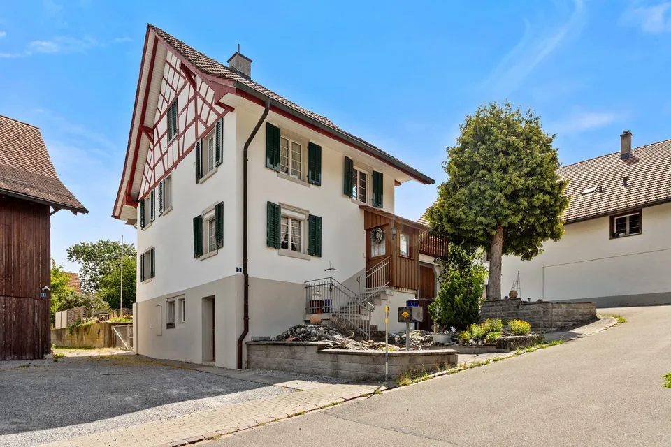 Charaktervolles Riegelhaus mit Scheune und grossem Garten