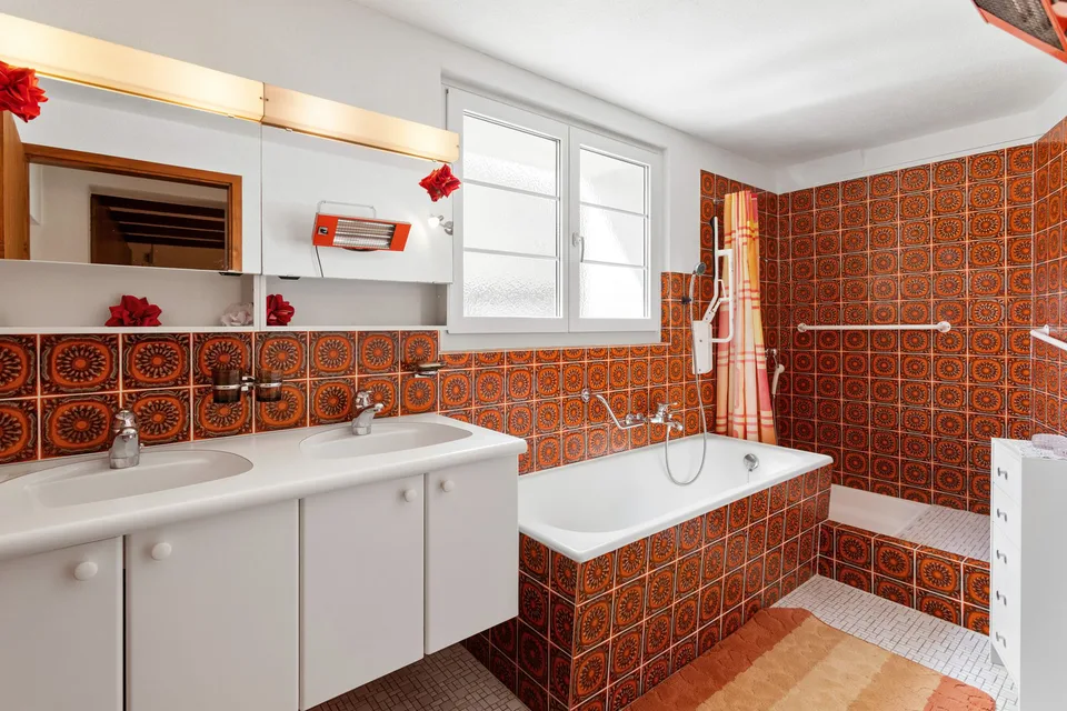 Casa a schiera caratteristica con fienile e grande giardino