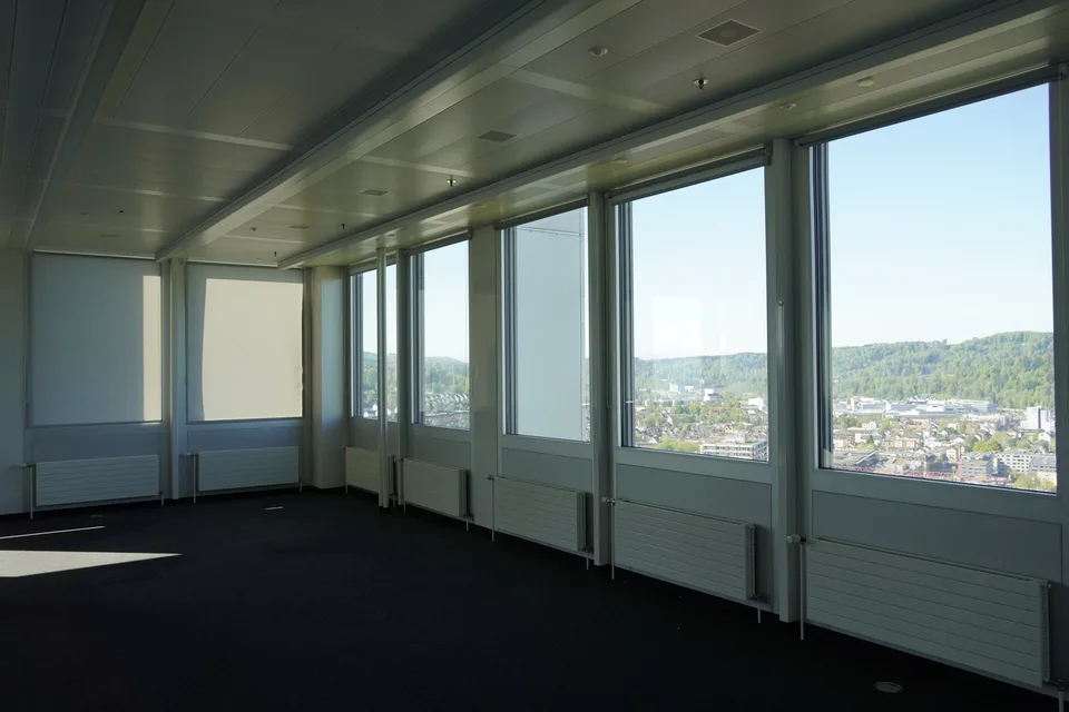 Bureau tout compris au 25e étage pour 1-4 postes de travail – 2 minutes de la gare de Winterthur