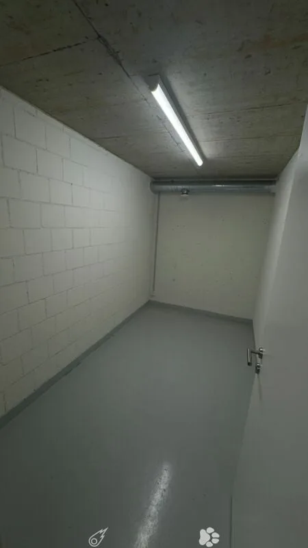 Locaux de stockage (61m2 + 153m2)