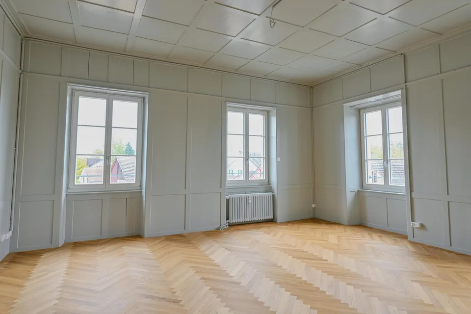 Affascinante appartamento di 5.5 locali con stufa in maiolica e parquet a doghe di pesce