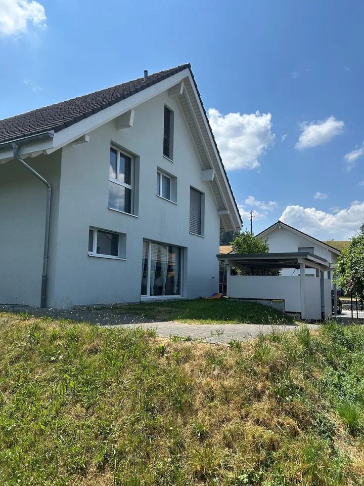 5.5 Zimmer Doppel-Einfamilienhaus in ländlicher Lage
