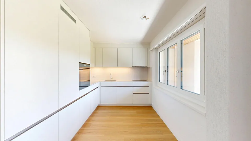 Vivere nel nuovo splendore - Appartamento di 3,5 locali luminoso con balcone soleggiato - Prima occupazione dopo ristrutturazione completa