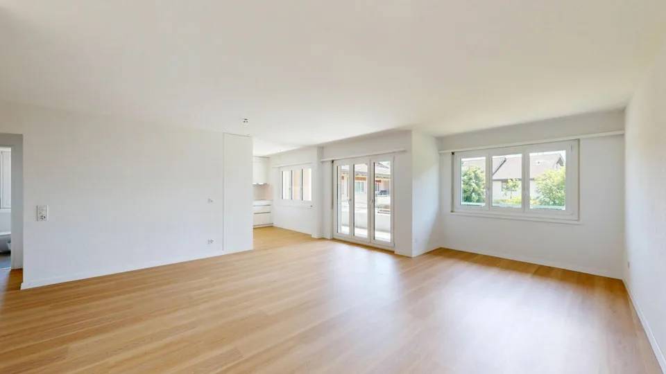 Vivere nel nuovo splendore - Appartamento di 3,5 locali luminoso con balcone soleggiato - Prima occupazione dopo ristrutturazione completa
