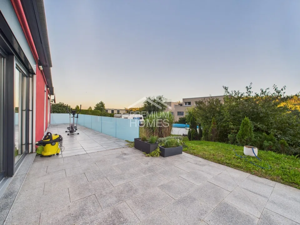 Oasi abitativa per famiglie con molto spazio e comfort – foto 8 di 12