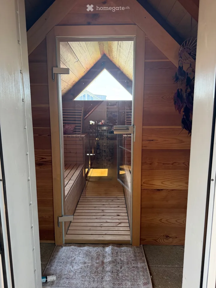 Heimelige 2.5 Z. Dachwohnung inkl. Privatersauna