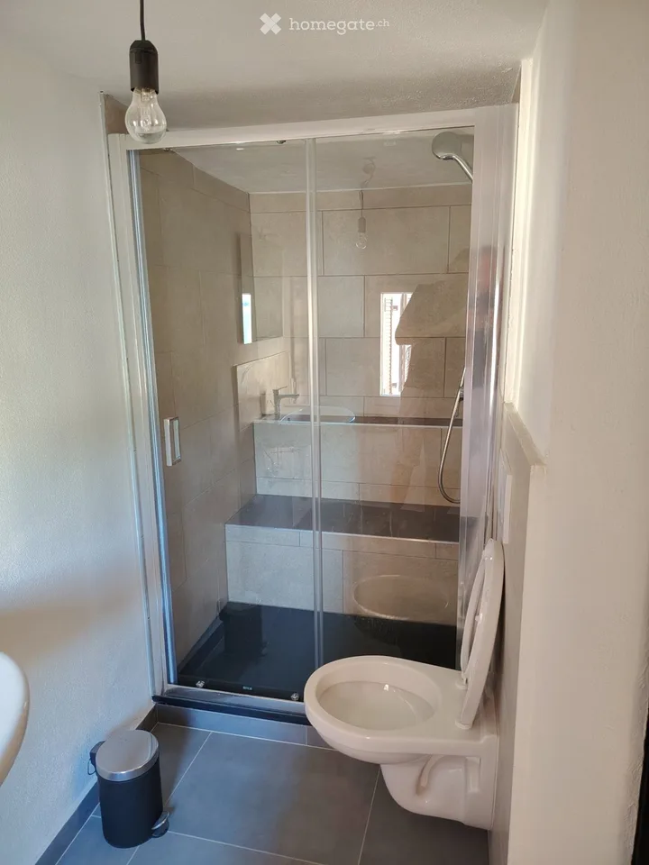 Appartement spacieux avec balcon et vue sur le lac à Ponte Tresa