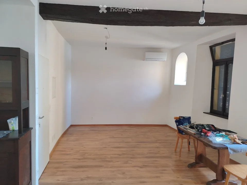 Appartement spacieux avec balcon et vue sur le lac à Ponte Tresa