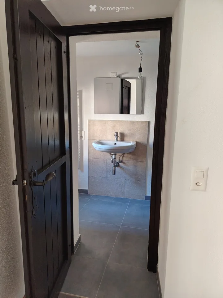 Appartement spacieux avec balcon et vue sur le lac à Ponte Tresa
