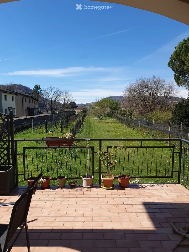 Villa mit Garten (EIN HUND oder KATZEN ERLAUBT)
