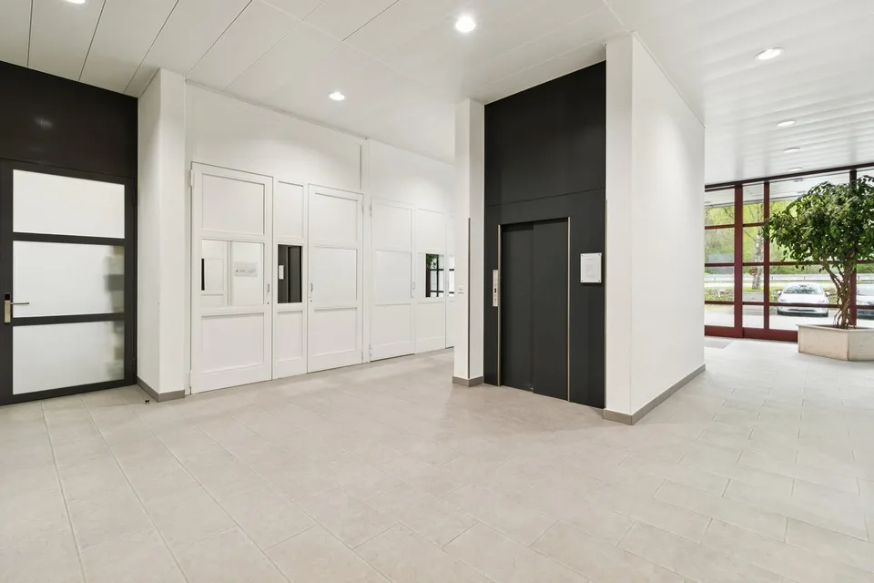 Spazio di produzione e magazzino con ufficio - collegamento stradale in tutte le direzioni – foto 9 di 15