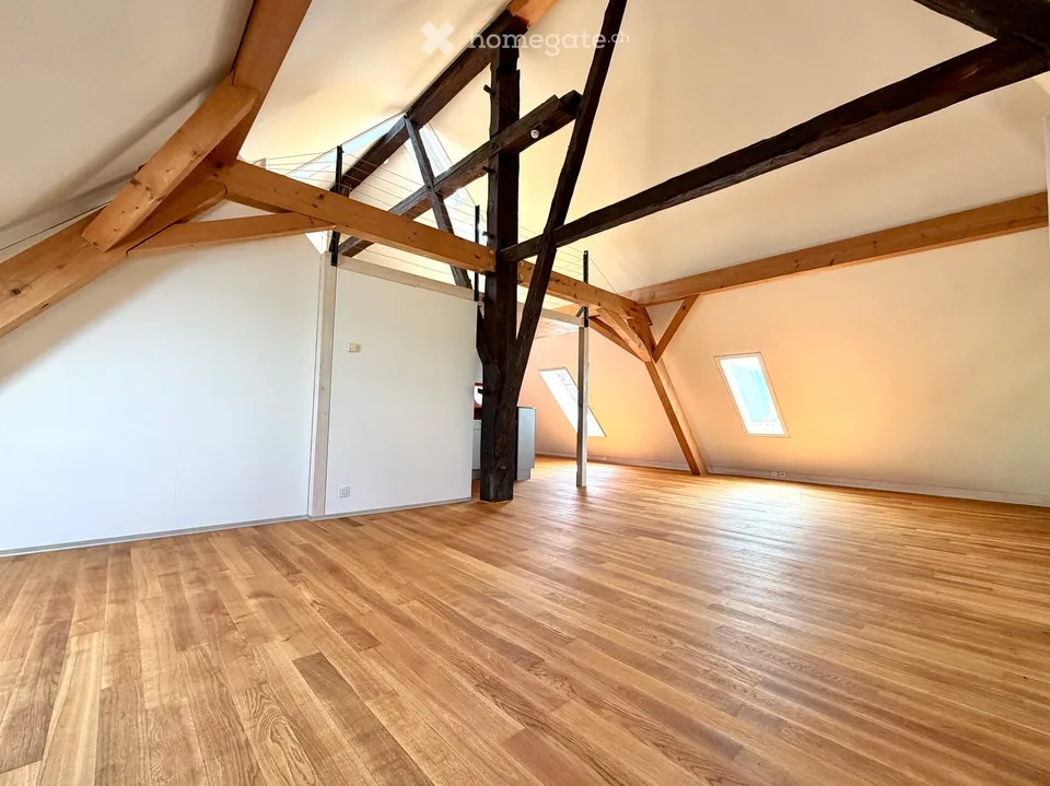 Charmante 2.5-Zimmer-Dachgeschosswohnung in Münsingen – sofort verfügbar!