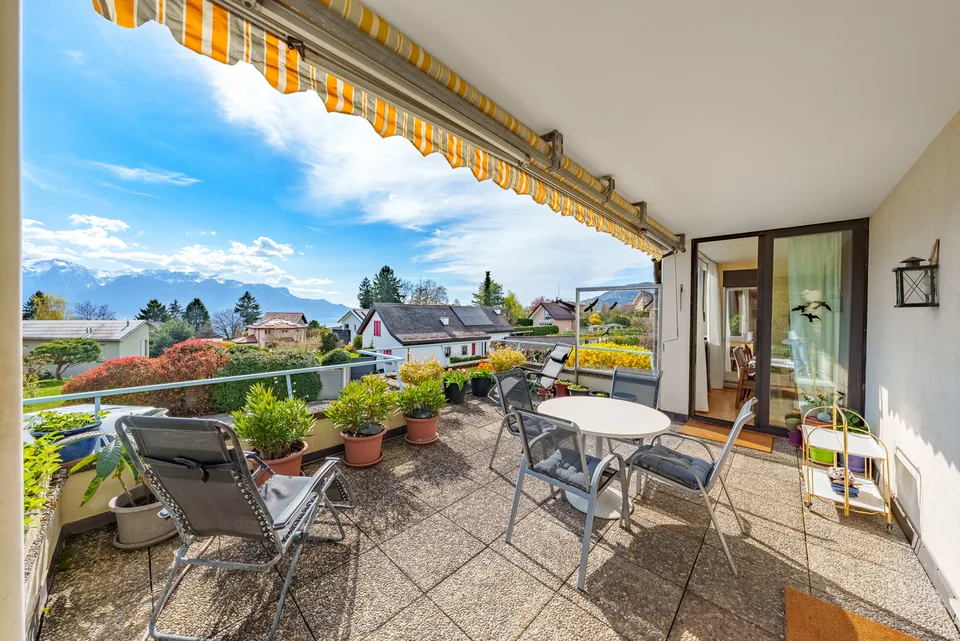 Appartamento di 4,5 locali con giardino, vista lago e montagna