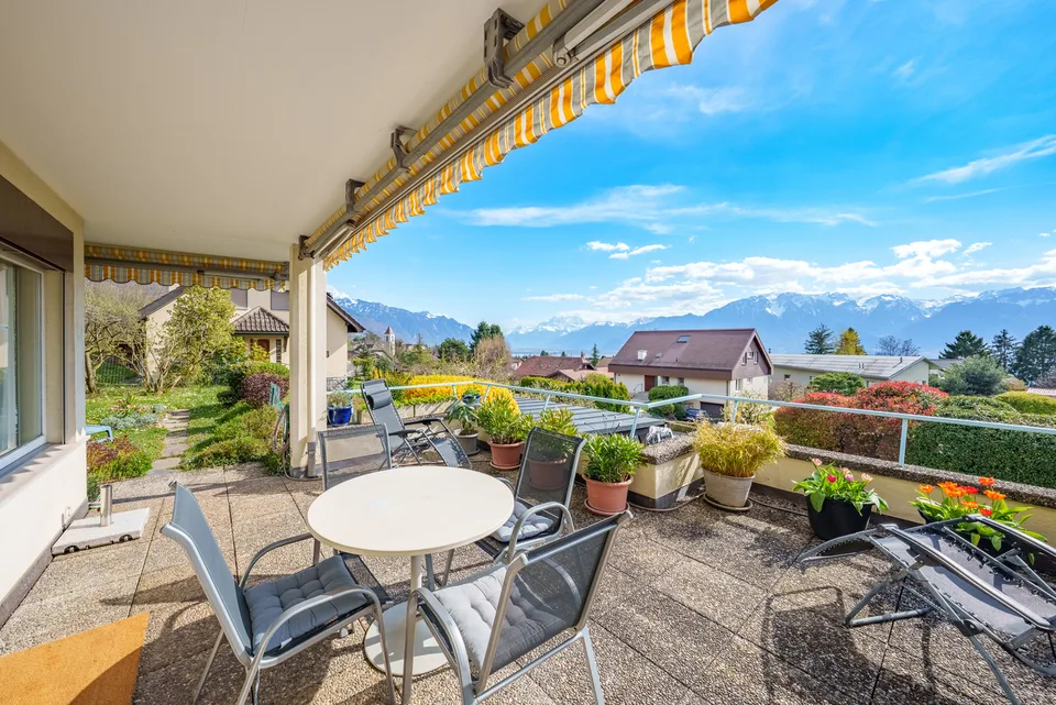 Appartamento di 4,5 locali con giardino, vista lago e montagna