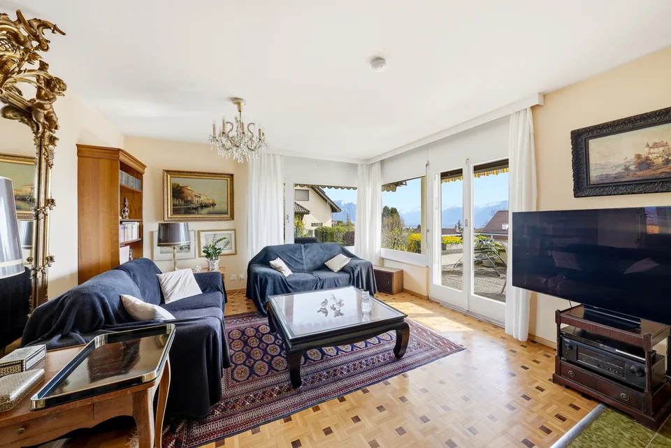 Appartamento di 4,5 locali con giardino, vista lago e montagna