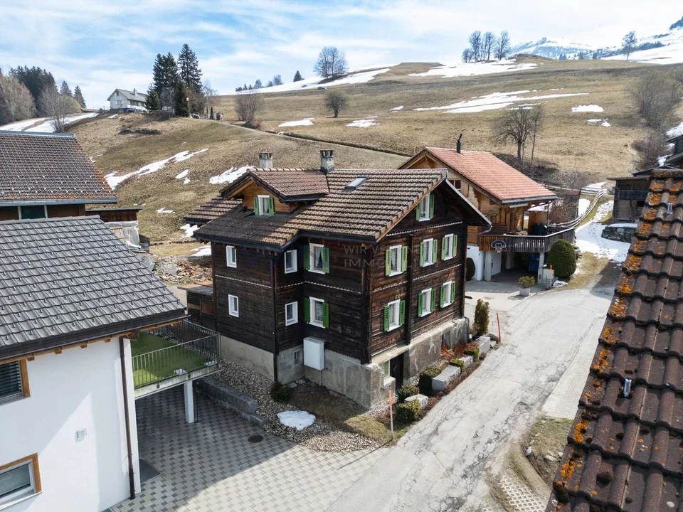 Seggiovia a distanza a piedi, estate montana alla porta – foto 7 di 11