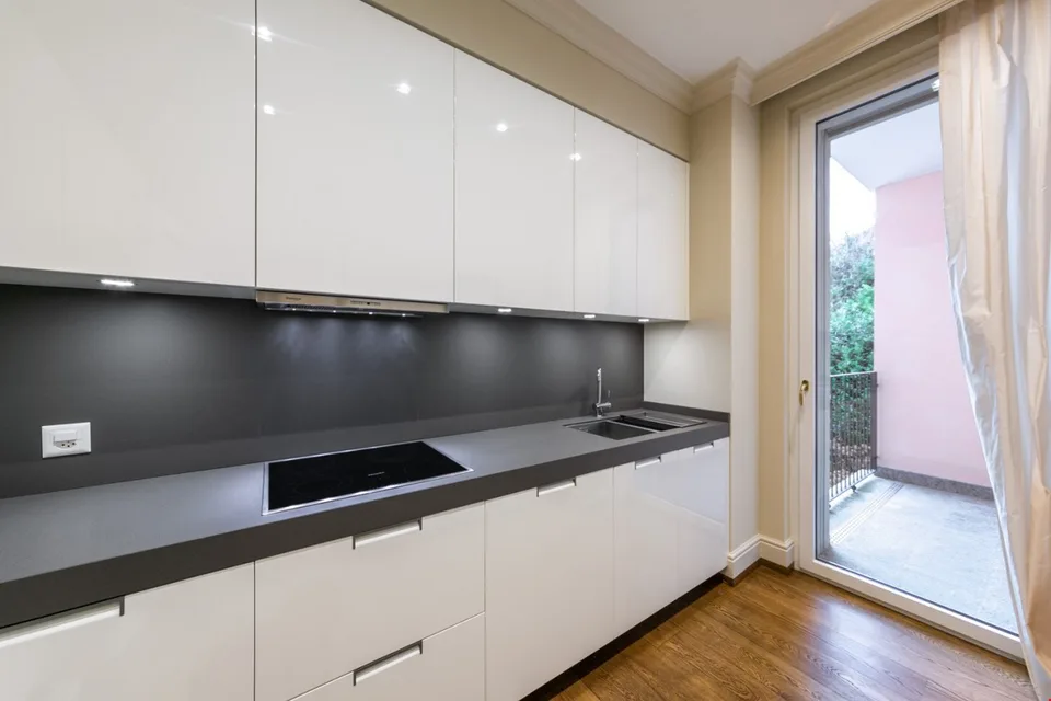LUGANO-COLLINA D'ORO - AFFITTASI APPARTAMENTO 3.5 LOCALI CON VISTA LAGO (Rif. 504) – photo 6 sur 16