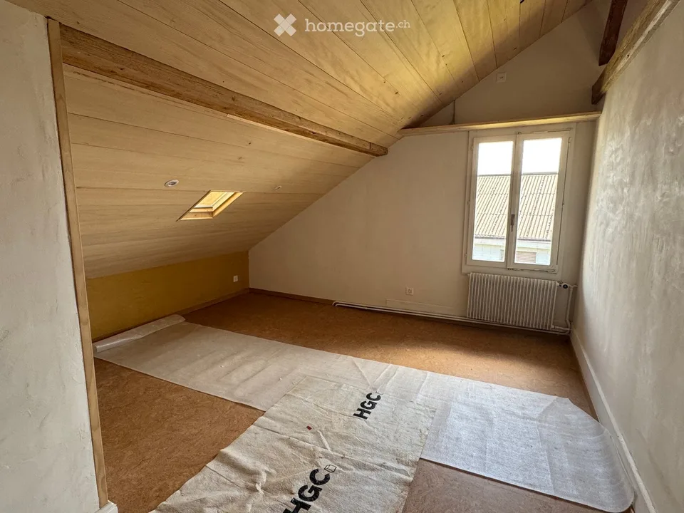 Frisch renovierte Dachwohnung