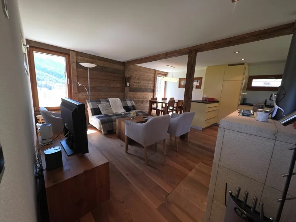 4 Camere - Fienile in una posizione eccellente con dintorni
