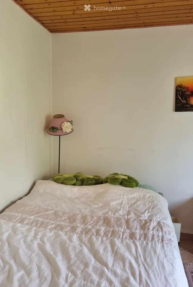 Zimmer mit Möbeln zur Miete in einer Villa