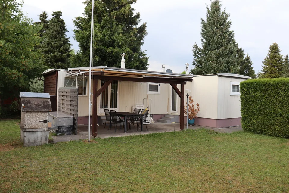 Ferienidylle in Lignières - 3.5-Zimmer Häuschen mit Terrasse