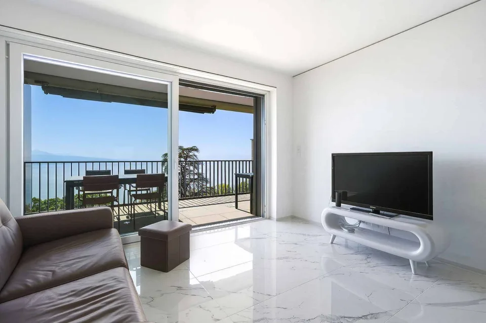 Véritable petit bijou de 2.5 p avec grand balcon et vue époustouflante sur le Lac