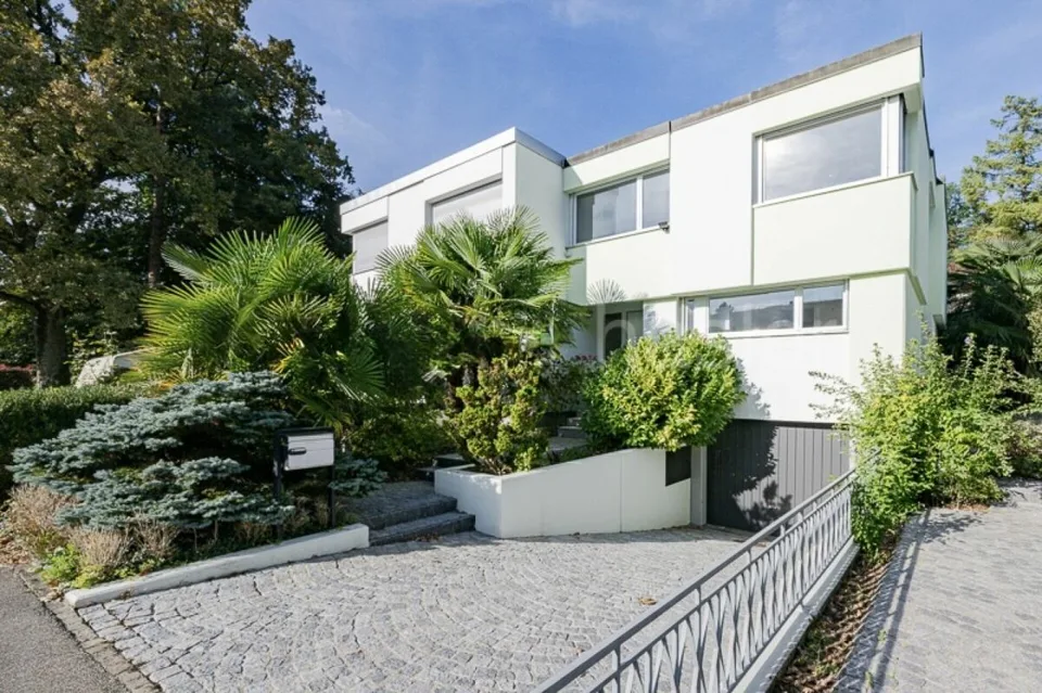 Charmantes Einfamilienhaus im Grünen an bester Lage ... Reinach/BL
