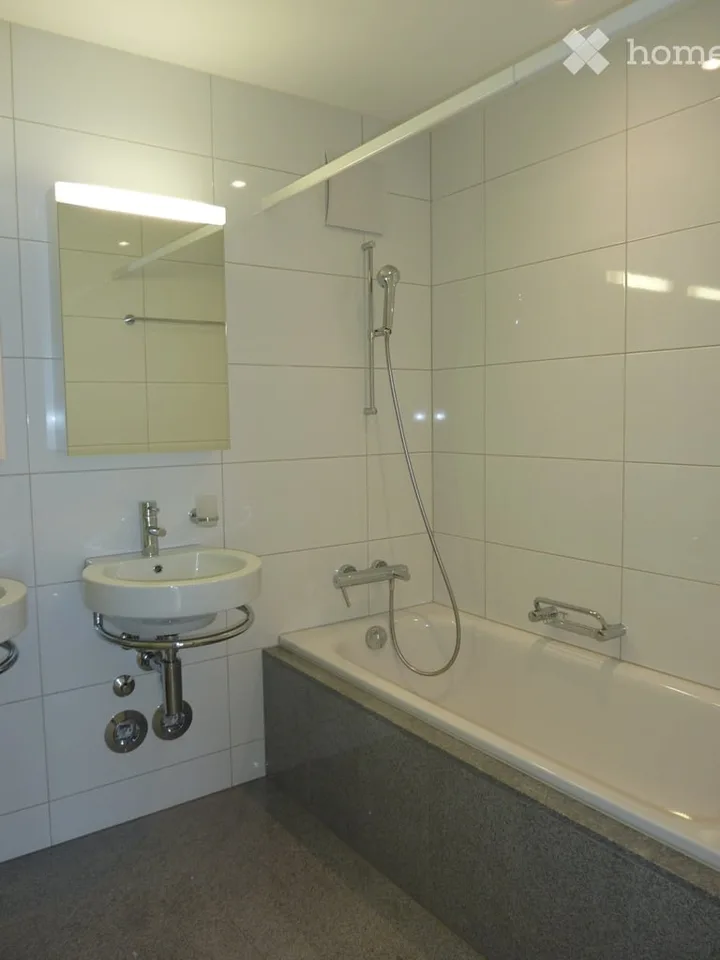 Möblierte 3½-Zimmer-Wohnung zur langfristigen Untermiete inkl. Garage  (mit Option auf Hauptmiete)