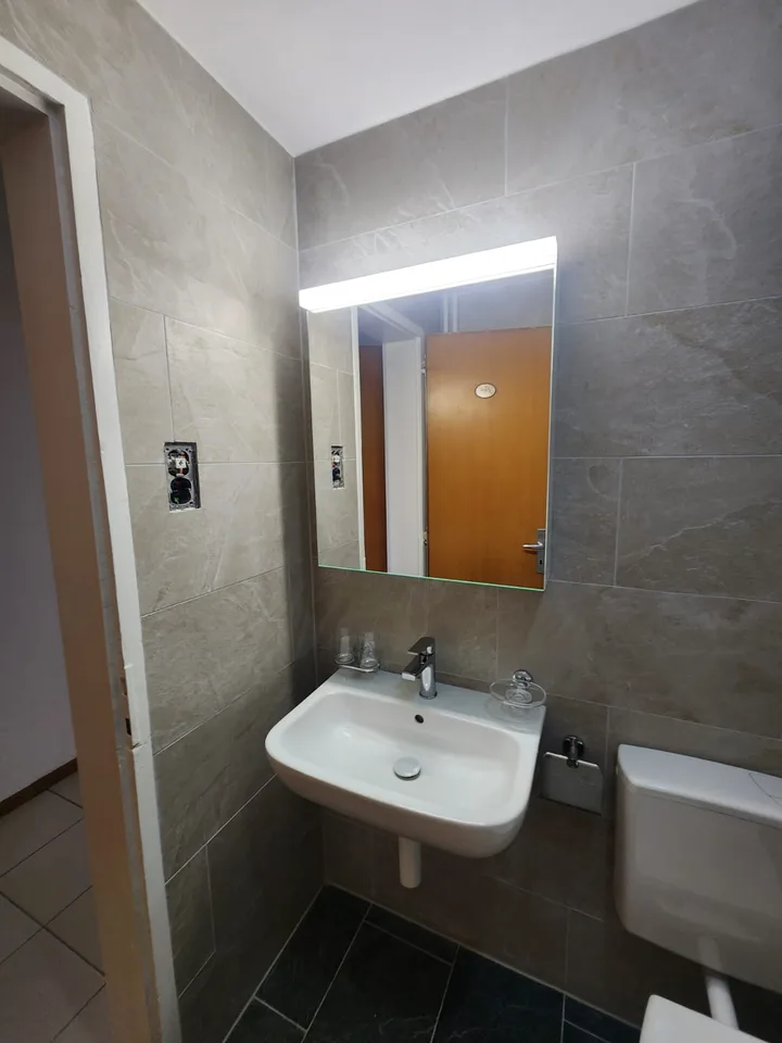 Schönes 3-Zimmer-Apartement modern mit Balkon + separatem Eingang – Foto 9 von 13