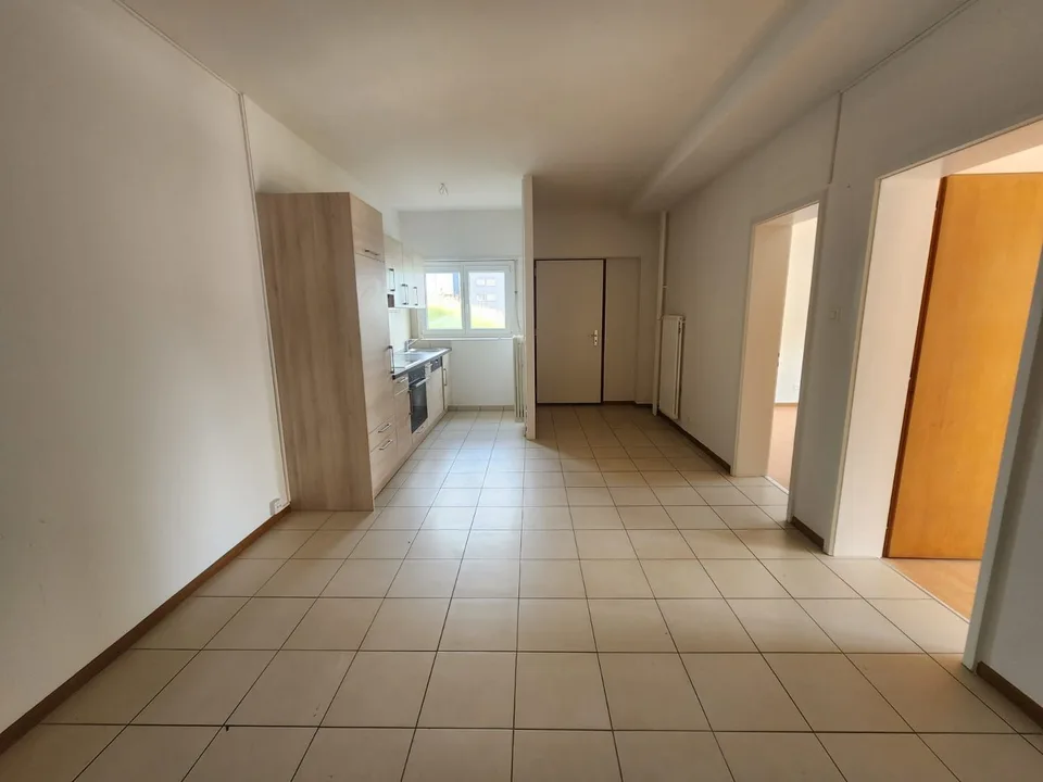 Jolie 3.5-pièce Apartement moderne avec balcon + entrée séparée