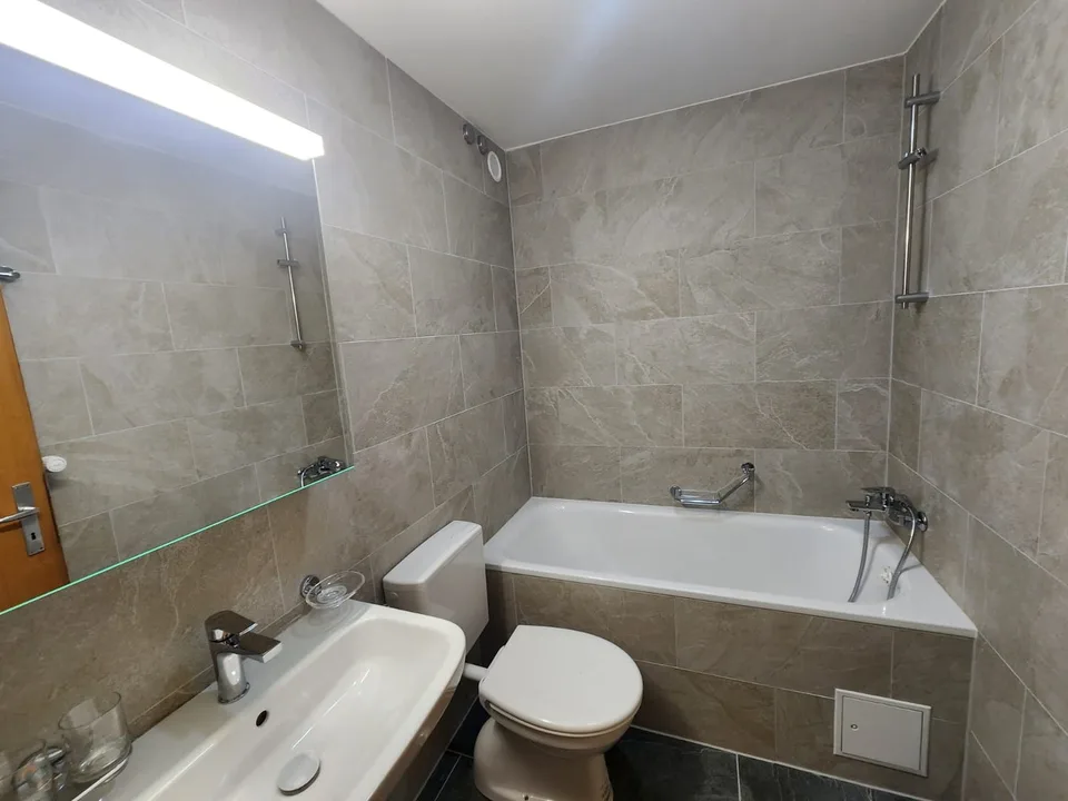 Schönes 3-Zimmer-Apartement modern mit Balkon + separatem Eingang – Foto 8 von 13