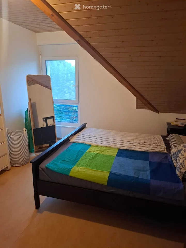 Charmant appartement en attique de 2 pièces à Perroy