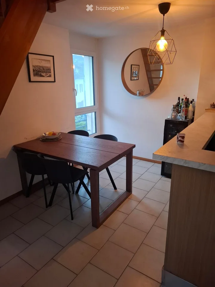Charmant appartement en attique de 2 pièces à Perroy