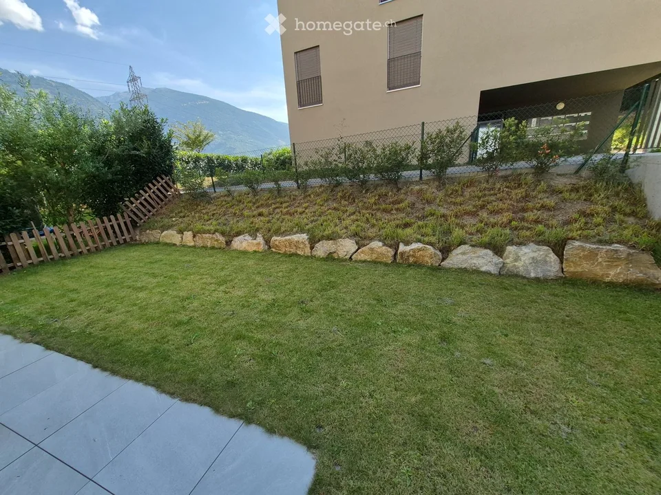 Bell'appartamento 2.5 locali, piano terra con grande terrazza