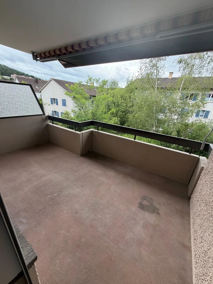 Appartement 3 pièces lumineux avec balcon et piscine à Zürich-Oerlikon