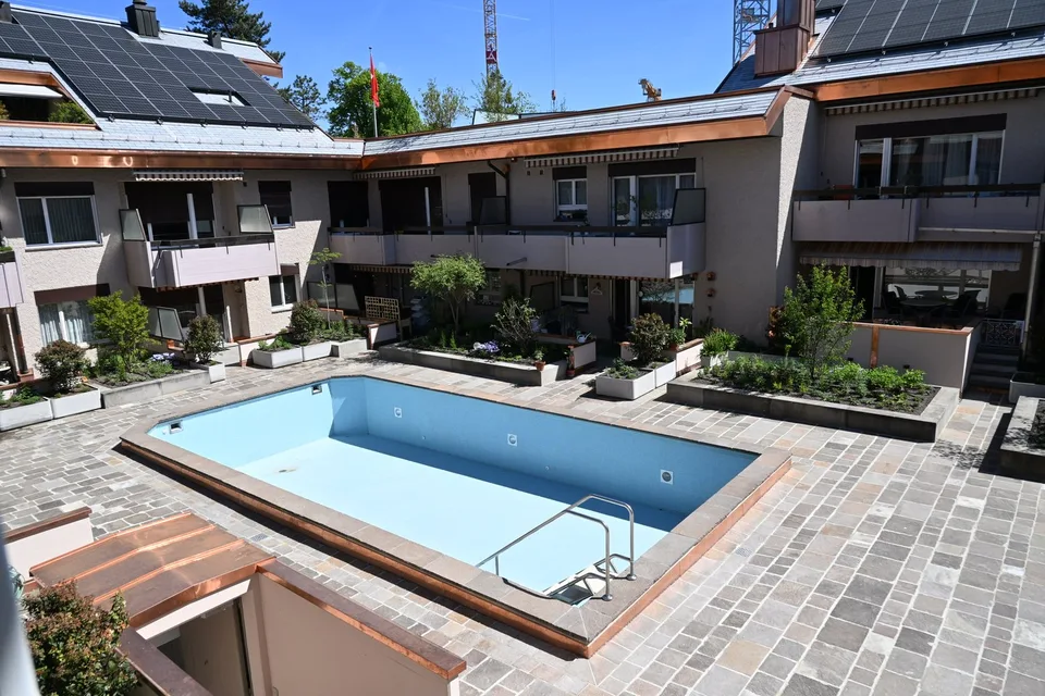 Appartement 3 pièces lumineux avec balcon et piscine à Zürich-Oerlikon