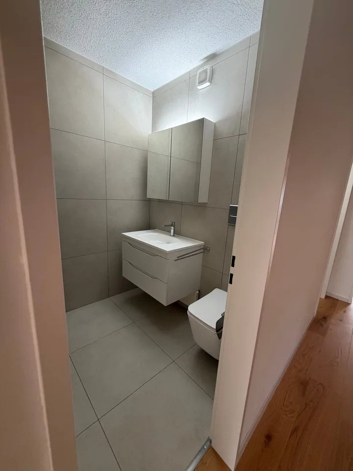 🏡 RESERVIERT 🏡 Helle 3-Zimmer-Wohnung mit Balkon und Pool in Zürich-Oerlikon – Foto 10 von 13