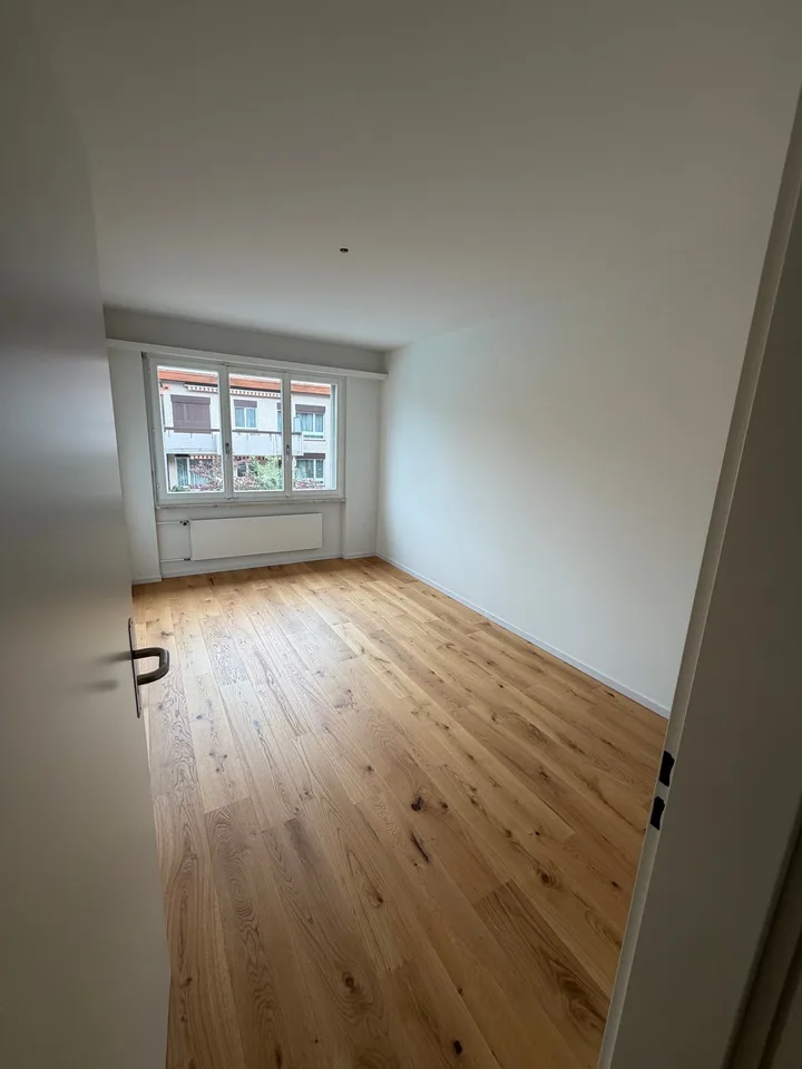 🏡 RESERVIERT 🏡 Helle 3-Zimmer-Wohnung mit Balkon und Pool in Zürich-Oerlikon – Foto 7 von 13