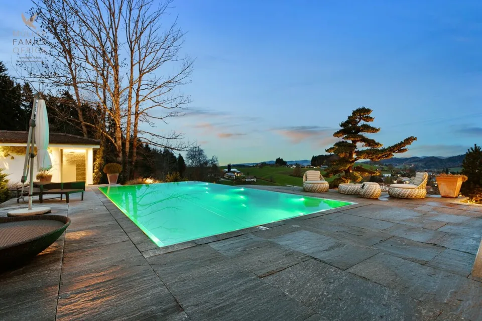 Villa di lusso con panorama, piscina all'aperto, oasi di benessere e vista da sogno