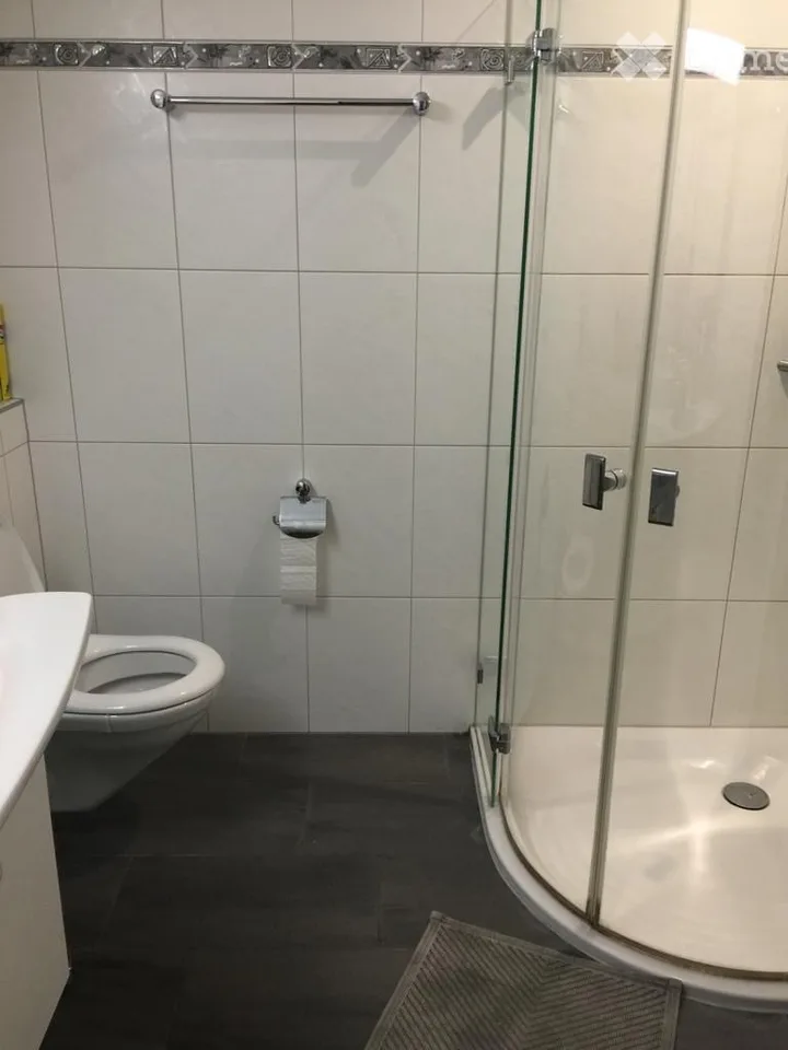 SINGLE ROOM IN SHARED LIVING SPACE  -WG WOHNGEMEINSCHAFT