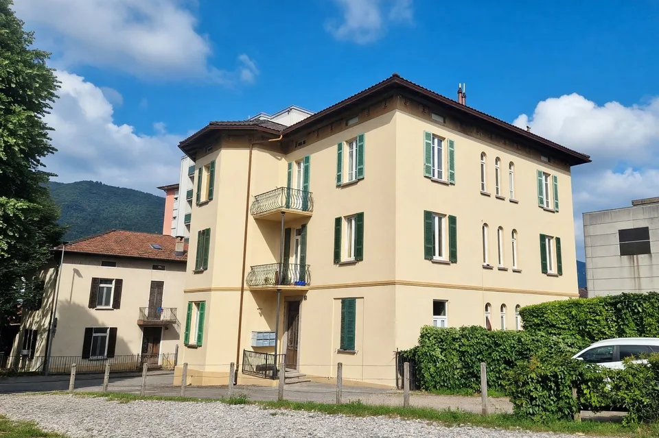 Bel 3,5 in posizione strategica con doppio balcone e due posteggi