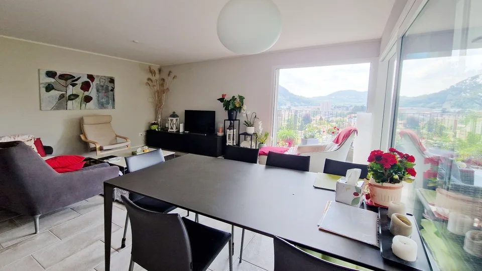 Schönes Apartment 3,5 mit zwei Terrassen, erst kürzlich erbaut