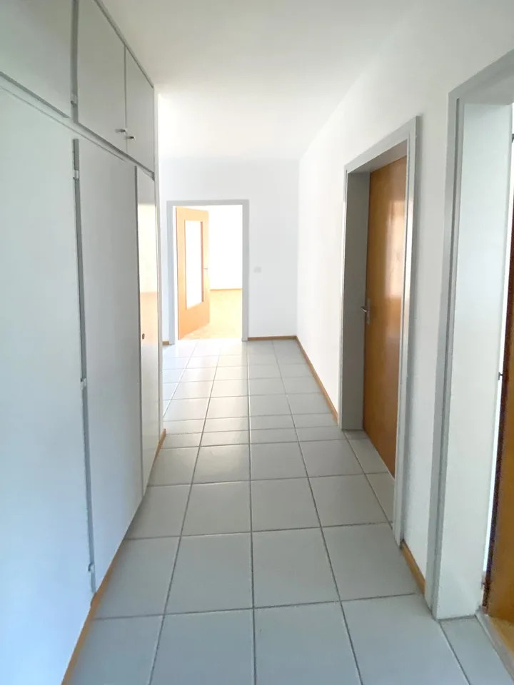 Schönes geräumiges 3,5-Zimmer-Wohnung mit Panoramaterrasse