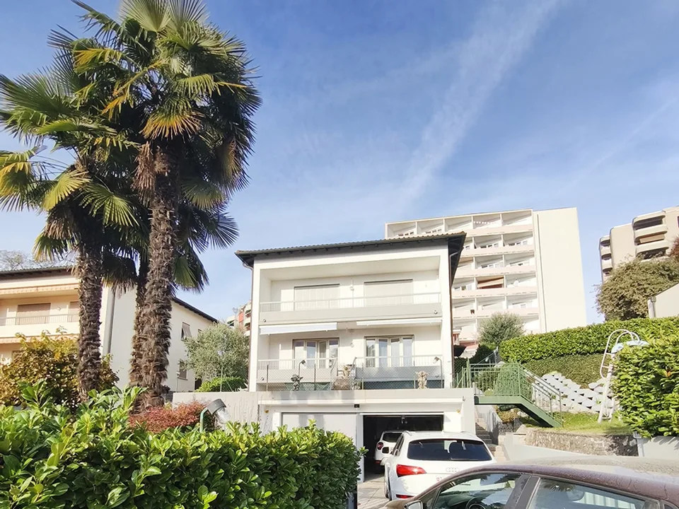 Elegante villa indipendente 5,5 locali con piscina e ampio giardino
