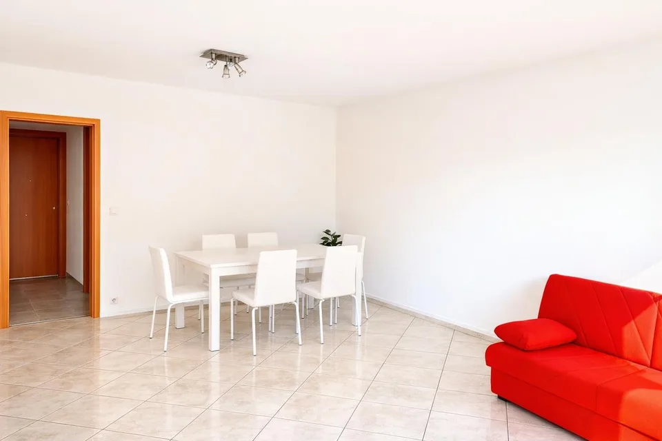 Sechster Stock 4,5 renoviert mit sehr großer Panoramaterrasse.
