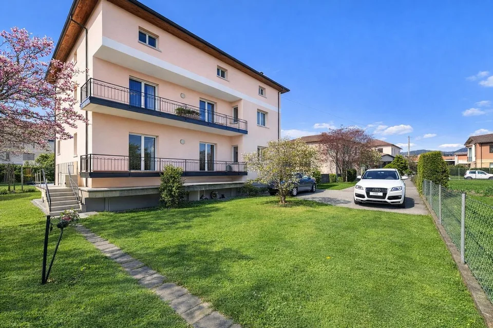 Bifamiliare 4,5 e 4,5 con giardino, tre terrazzi e grande soffitta.