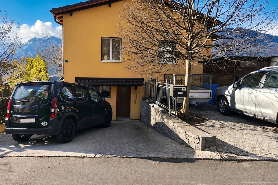 Schöne 5,5-Zimmer-Villa mit großem Garten und Grotte mit Kamin