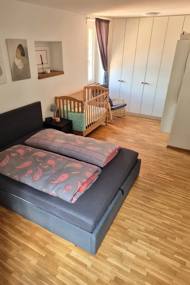 Duplex 5,5 Zimmer hell mit Balkon und Dachgeschoss
