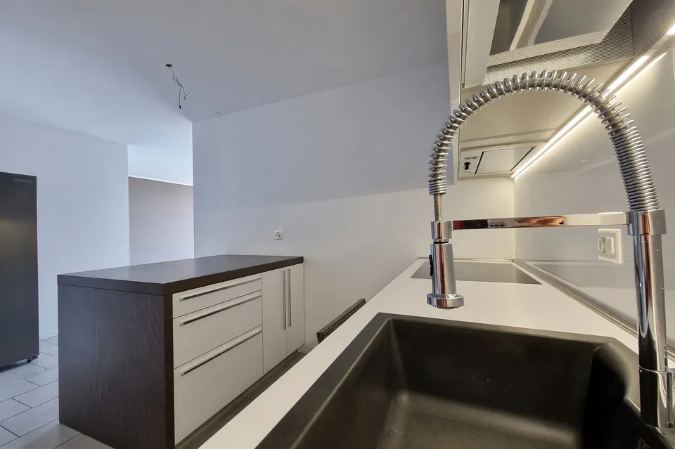 Haus mit 5,5 Zimmern, Terrasse mit Seeblick und Garten in Lopagno
